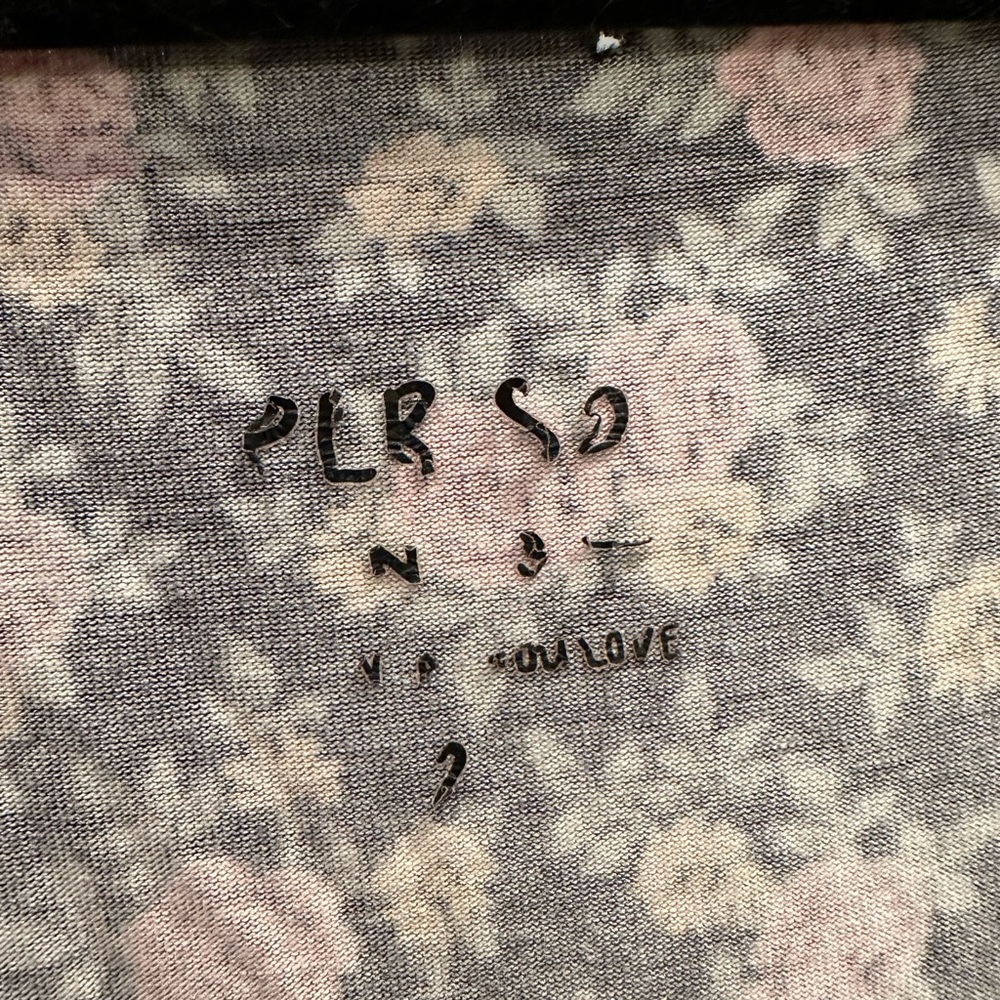 Torrid Super Soft Surplice Puff Sleeve Top Roses Floral Jersey Plus Size 2X - Picture 10 of 13